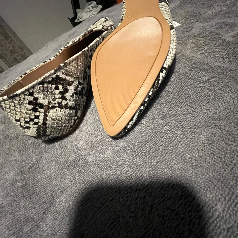 Flats - Picture 2 of 6